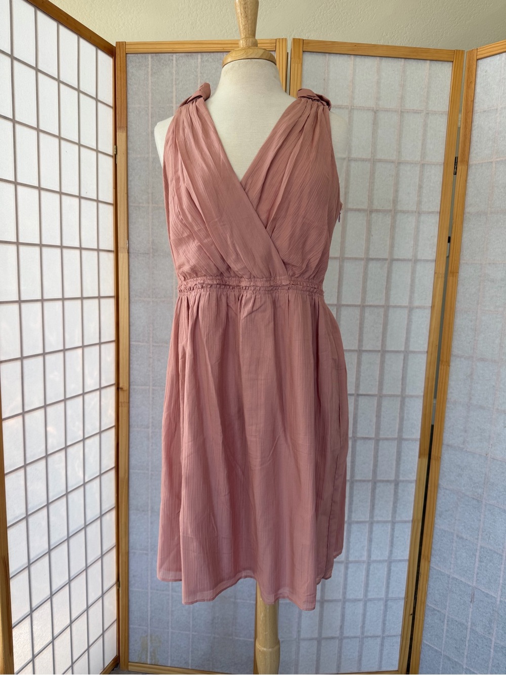 Banana Republic Dusty Rose V-Neck Knee Length Dress with Shoulder Knot Details